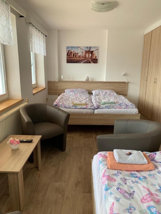 Penzion Mar Hradec Králové Zewnętrze zdjęcie