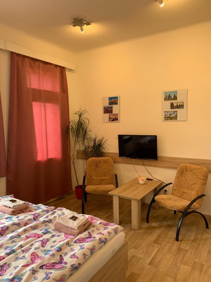 Penzion Mar Hradec Králové Zewnętrze zdjęcie