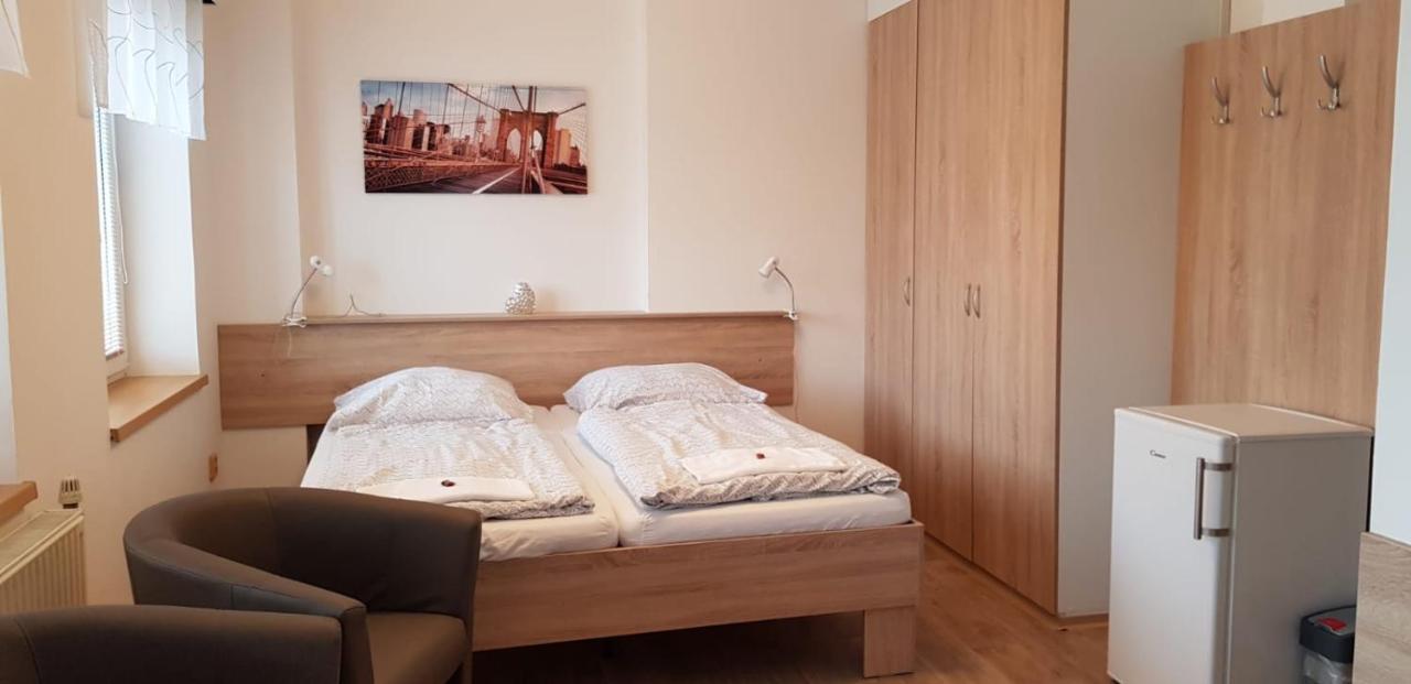 Penzion Mar Hradec Králové Zewnętrze zdjęcie
